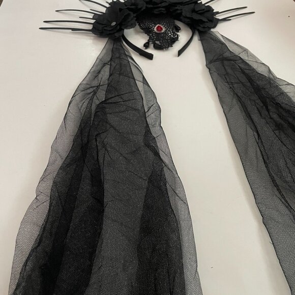 Gothic Black Halo Crown With Veil - Picture 7 of 14